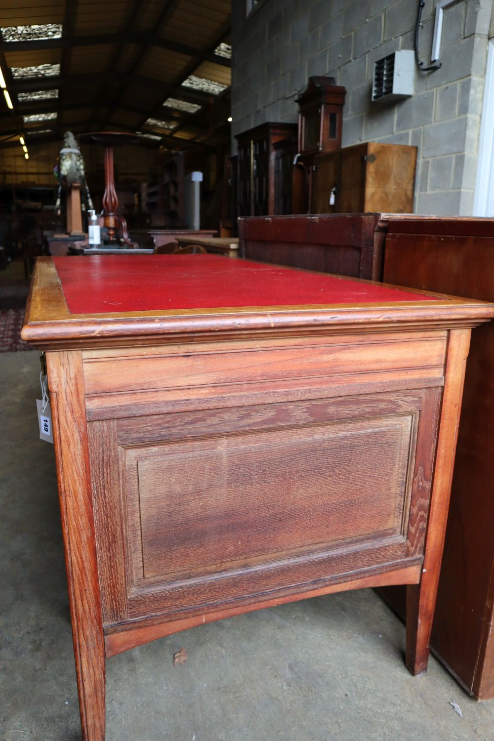 An Edwardian oak and walnut desk, width 160cm depth 74cm height 76cm